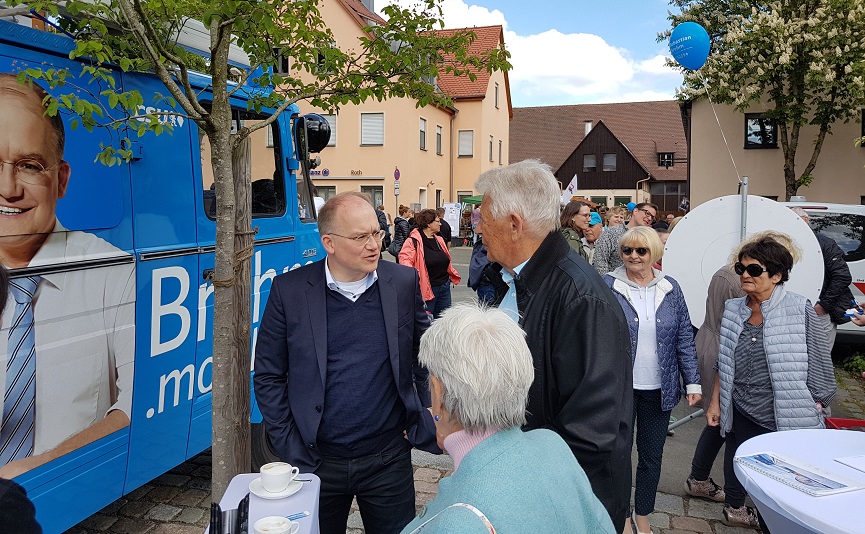 Sebastian Brehm,MdB auf dem Dorffest Grogrndlach